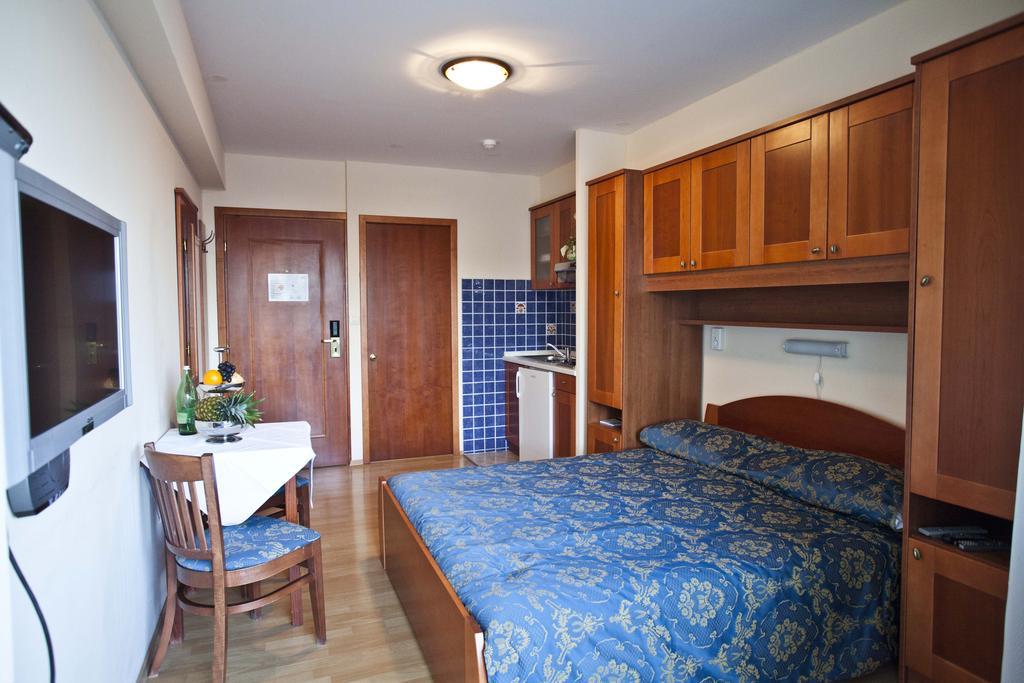 Studio Apartmani Bijeli Delfin Biograd Na Moru Room photo