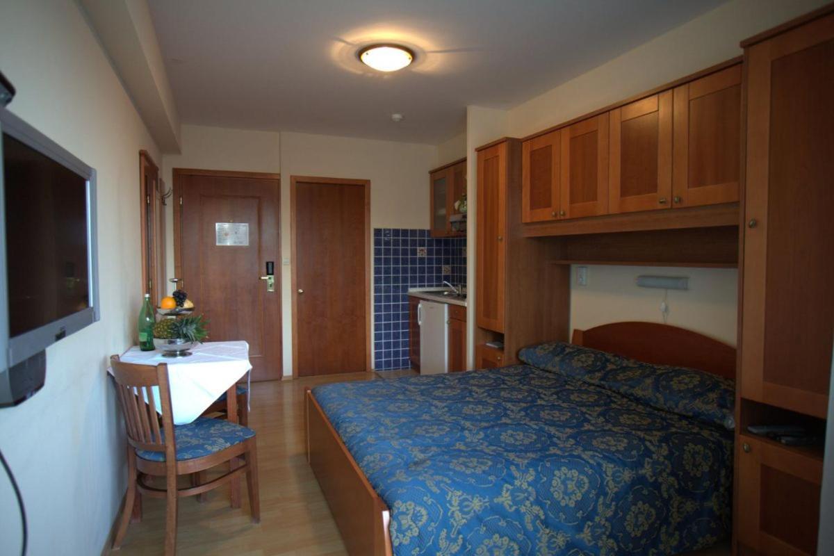 Studio Apartmani Bijeli Delfin Biograd Na Moru Exterior photo