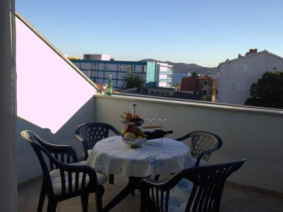 Studio Apartmani Bijeli Delfin Biograd Na Moru Exterior photo